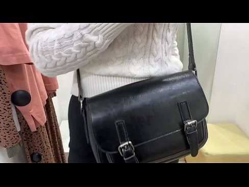 ❤️ 試着室でディルドを使った若い雌犬フェラルベリーの公開オナニー ️❌ ポルノvk ❌️❤
