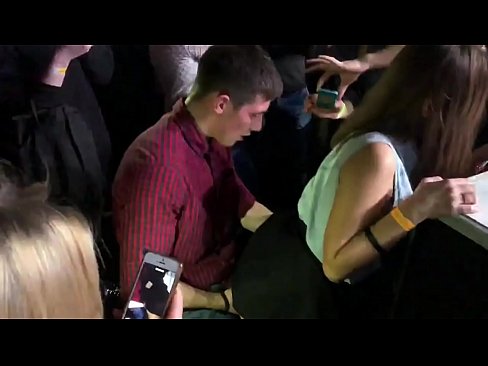 ❤️ ロシアのナイトクラブでリアルセックス。18歳のロシア人少女がナイトクラブで肛門と膣を犯される ️❌ ポルノvk ❌️❤